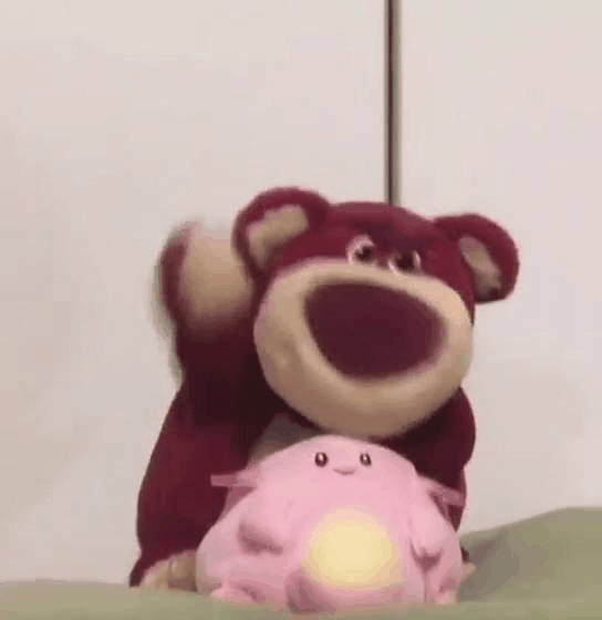 草莓熊拍打玩偶