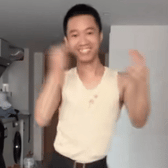 穿着背心的人兴奋舞动，动作带风超有活力 15个无厘头表情包动图表情包图片gif动图 - 求表情网,斗图从此不求人!