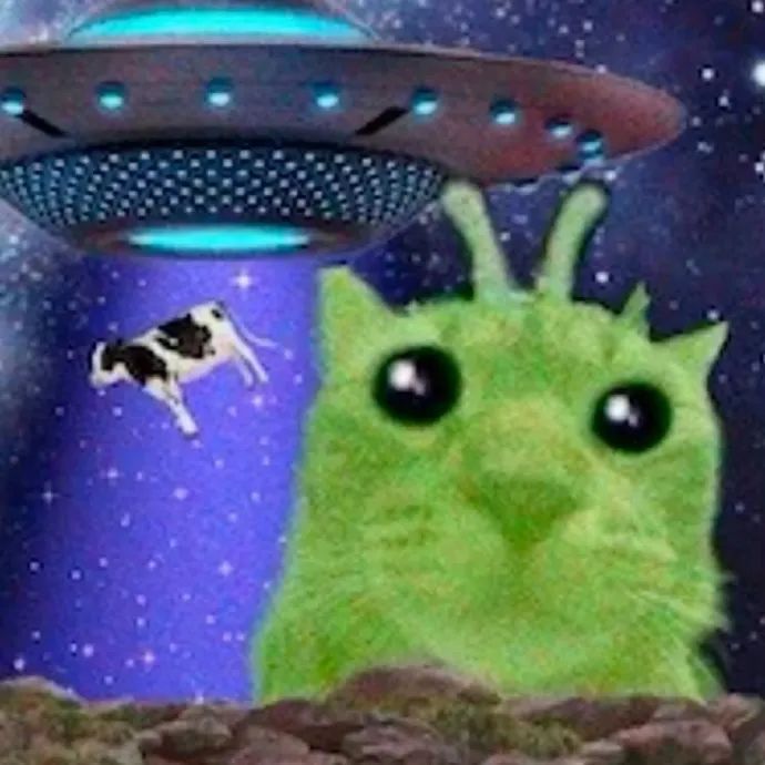 绿色外星生物一脸懵,背景是飞碟吸走奶牛的奇幻场景 在地球刷到了来自外太空的meme表情包 表情包图片gif动图 - 求表情网,斗图从此不求人!