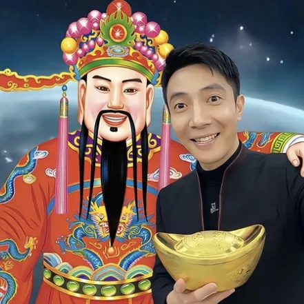 撒贝宁与财神同框,手捧金元宝喜笑颜开表情包图片gif动图 - 求表情网,斗图从此不求人!